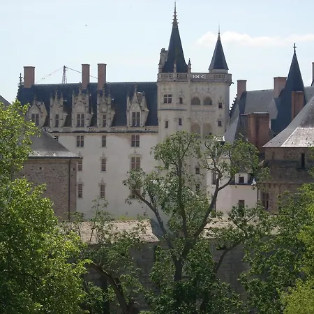 Du Chateau