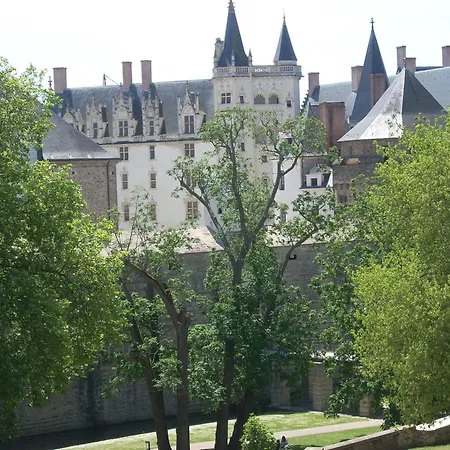 Du Chateau
